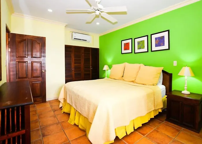 Holiday home Elegant 3br Beachfront With Spacious Interior, Ocean-view Terrace & Direct Access To Playa Flamingo