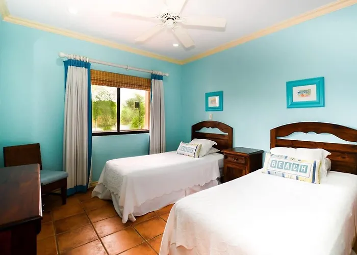 Elegant 3br Beachfront With Spacious Interior, Ocean-view Terrace & Direct Access To * Playa Flamingo