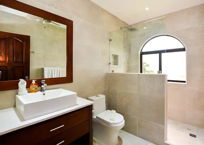 Elegant 3br Beachfront With Spacious Interior, Ocean-view Terrace & Direct Access To Holiday home Playa Flamingo